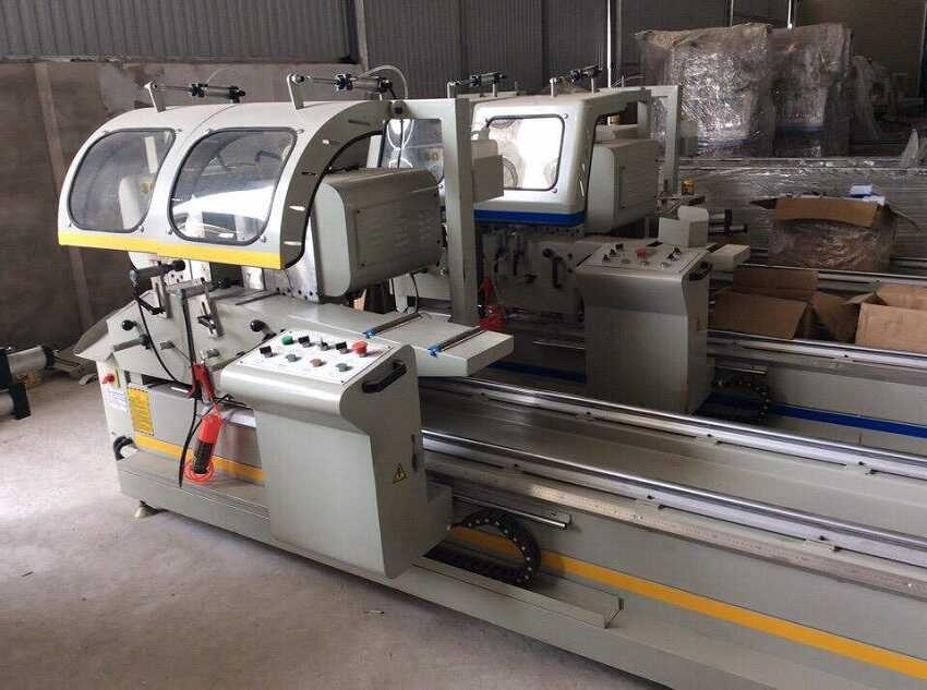 máy cắt nhôm hai đầu