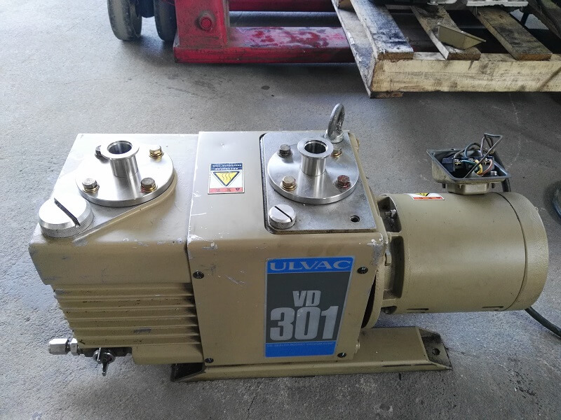 Bơm hút chân không ULVAC VD301 1