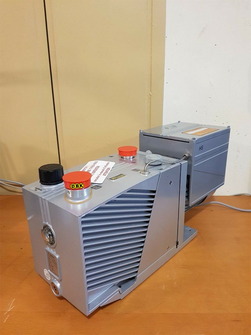 Bơm hút chân không VARIAN HS 402 3