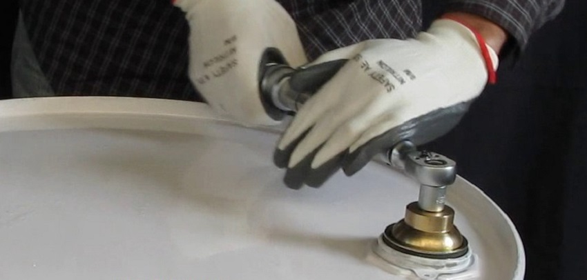 Cờ lê lực mở nắp thùng phuy