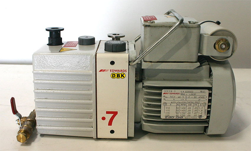 Bơm hút chân không EDWARDS E2M0.7 1