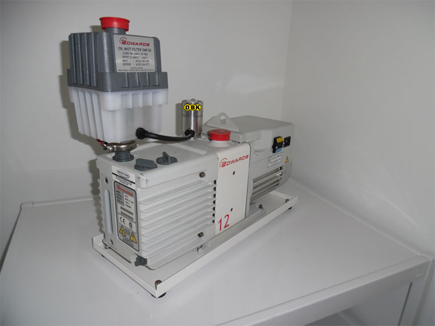 Bơm hút chân không EDWARDS RV12 1