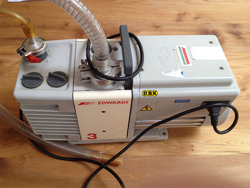 Bơm hút chân không EDWARDS RV3 4