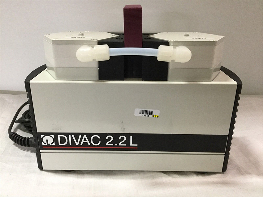 Bơm hút chân không LEYBOLD DIVAC 2.2L 1