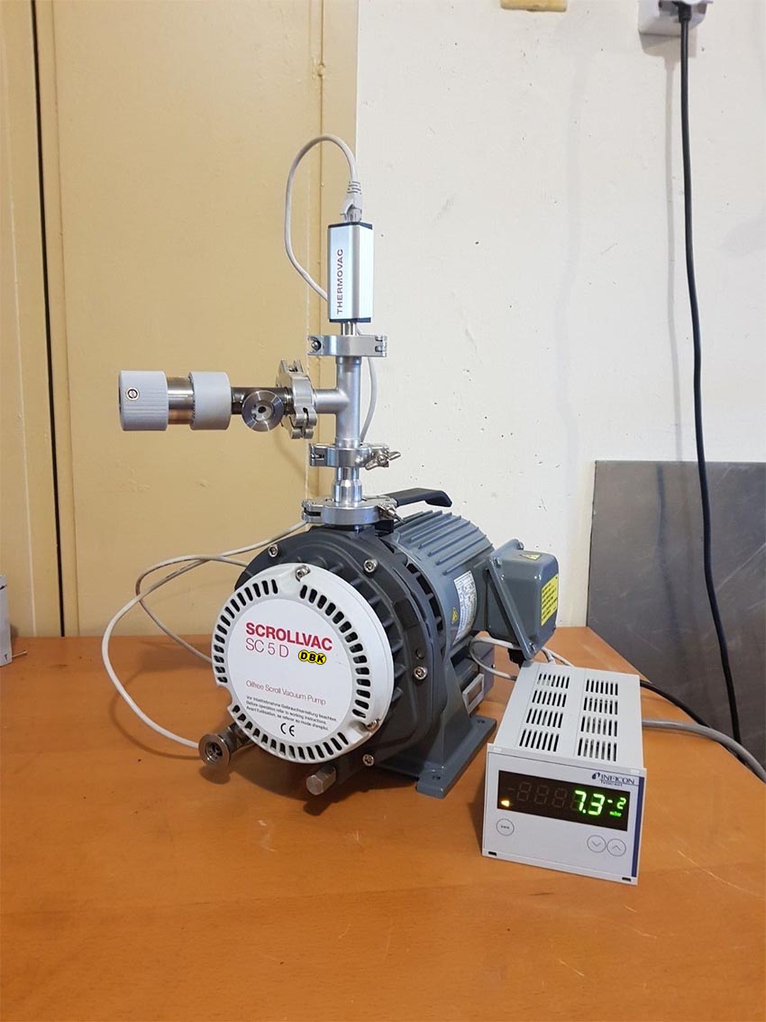 Bơm hút chân không LEYBOLD SCROLLVAC SC5D 1