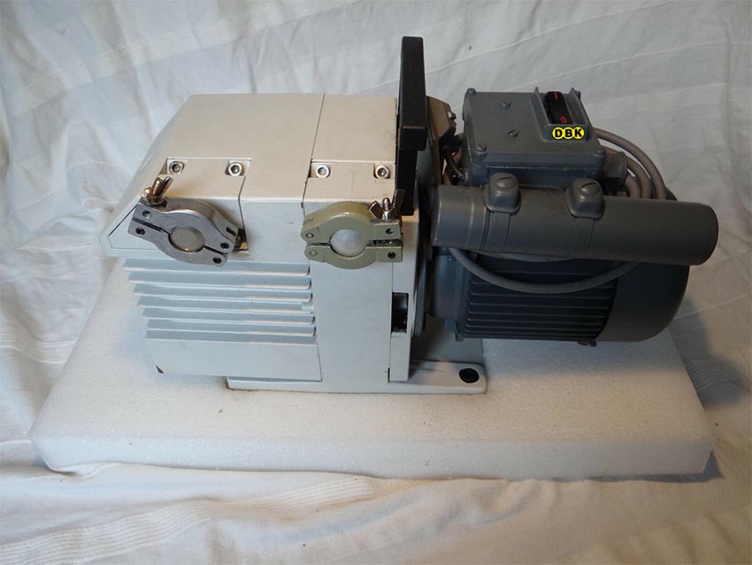 Bơm hút chân không LEYBOLD TRIVAC D4B 1