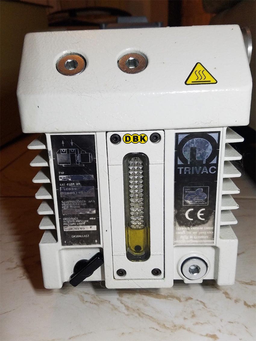 Bơm hút chân không LEYBOLD TRIVAC NT25 2