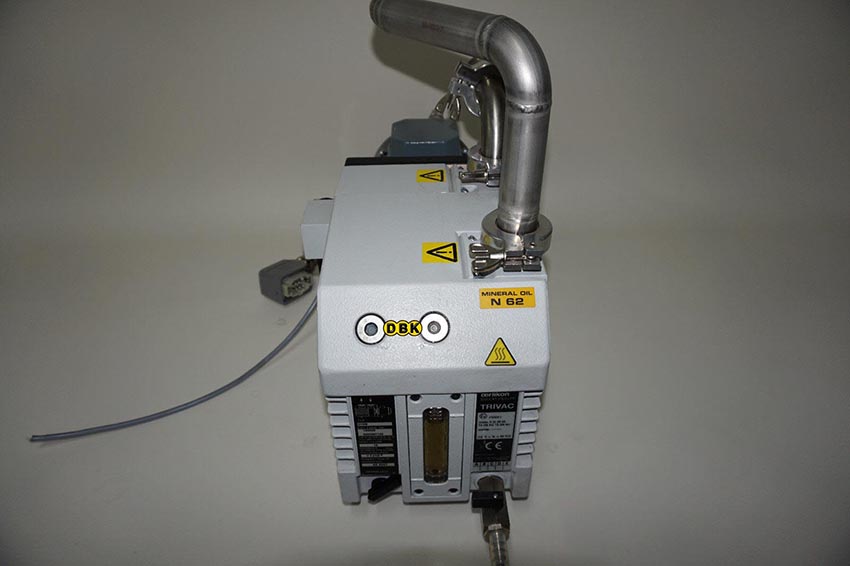 Bơm hút chân không LEYBOLD TRIVAC NT5 4