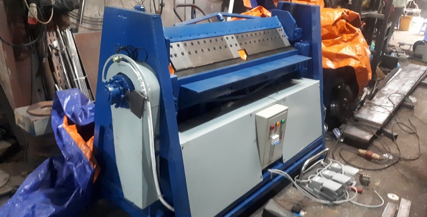 máy chấn tôn điện dbk giá rẻ