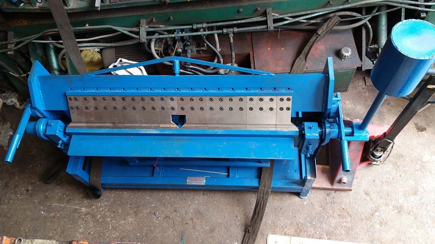 chọn mua máy chấn tôn