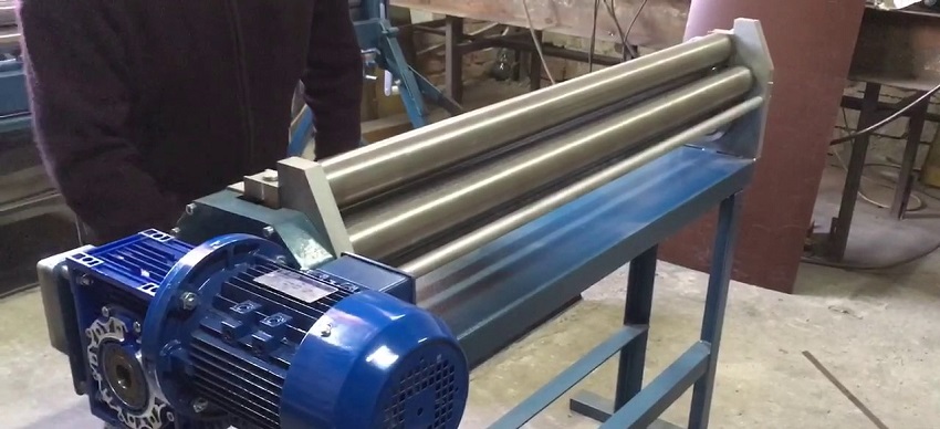 Máy lốc tôn điện 1500mm DBK LTD-2515B 3