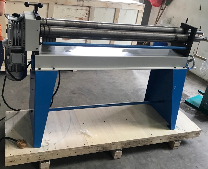 Máy lốc tôn điện 1500mm DBK LTD-2515B 2