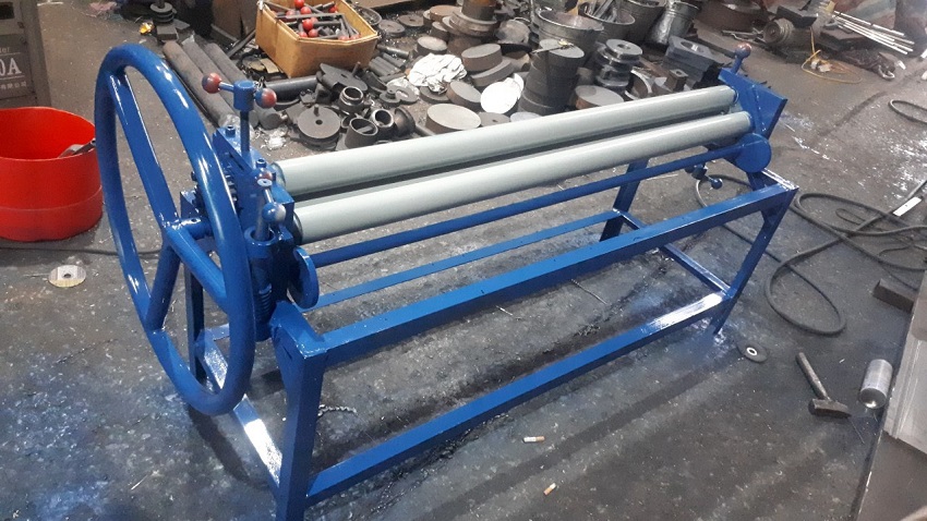 Máy lốc tôn tay 1250mm DBK LTT-1612 1