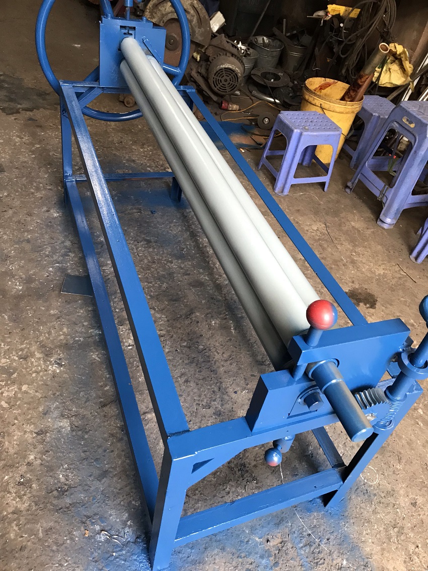 Máy lốc tôn tay 1250mm DBK LTT-1612 2