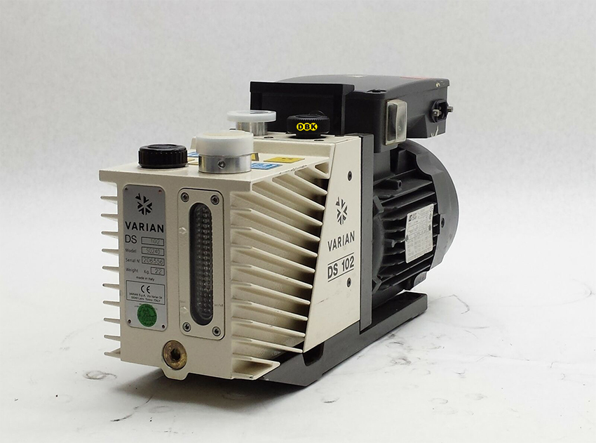 Bơm hút chân không VARIAN DS 102 3
