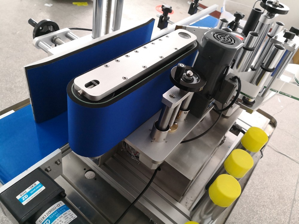 Máy dán nhãn chai tròn tự động DBK40 7