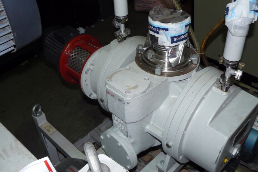 Bơm hút chân không PFEIFFER ADIXEN OKTA 6000A 1