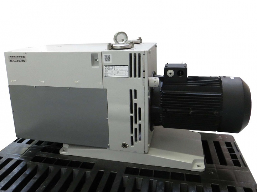 Bơm hút chân không PFEIFFER BALZERS DUO 120 1