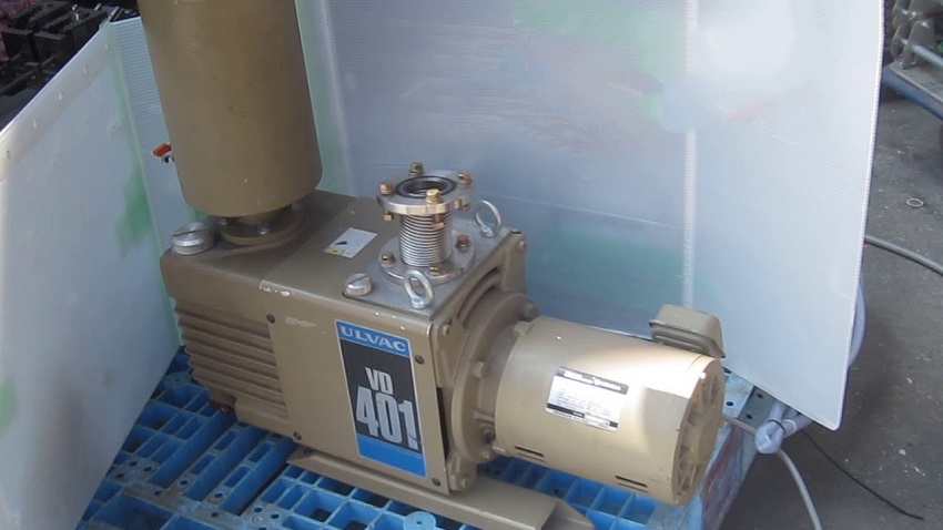 Bơm hút chân không ULVAC VD401 0