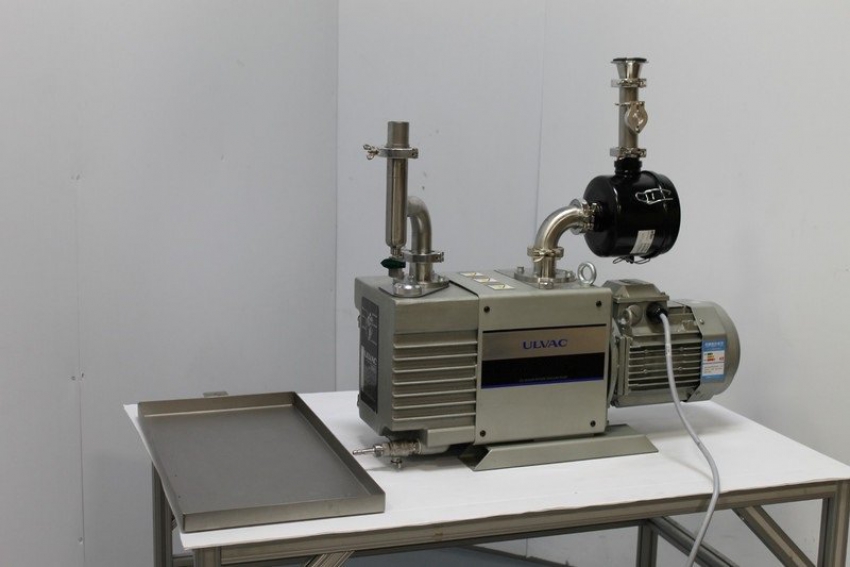 Bơm hút chân không ULVAC VD901 1