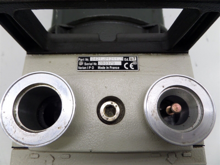 Bơm hút chân không VARIAN SD 200 2