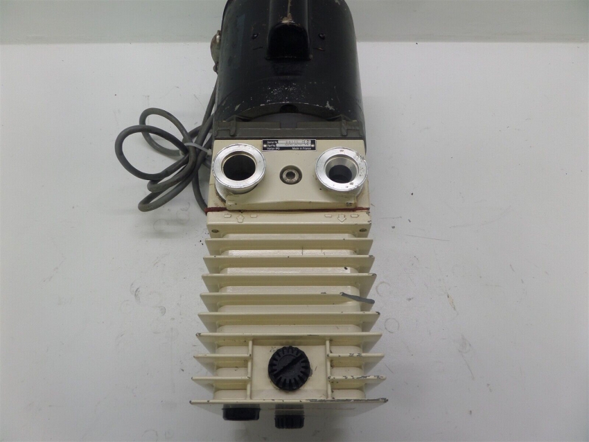 Bơm hút chân không VARIAN SD 300 2