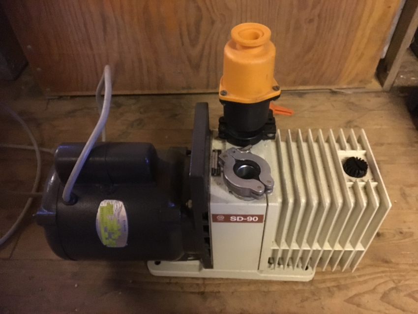 Bơm hút chân không VARIAN SD 90 3