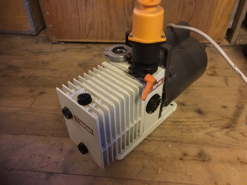 Bơm hút chân không VARIAN SD 90 5