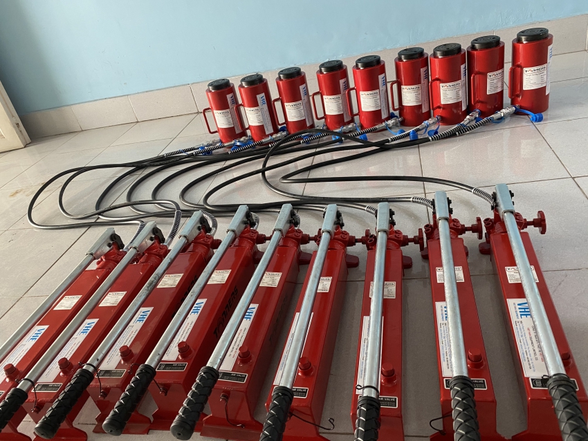 Bơm tay thủy lực 0.28 lít TONNERS DP-16B 1