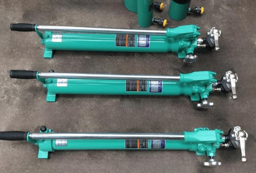 Bơm tay thủy lực 1.3 lít, 1000 bar OSAKA TWAX-1.3 1