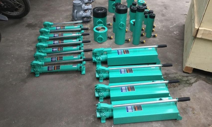 Bơm tay thủy lực 1.3 lít, 1000 bar OSAKA TWAX-1.3 2