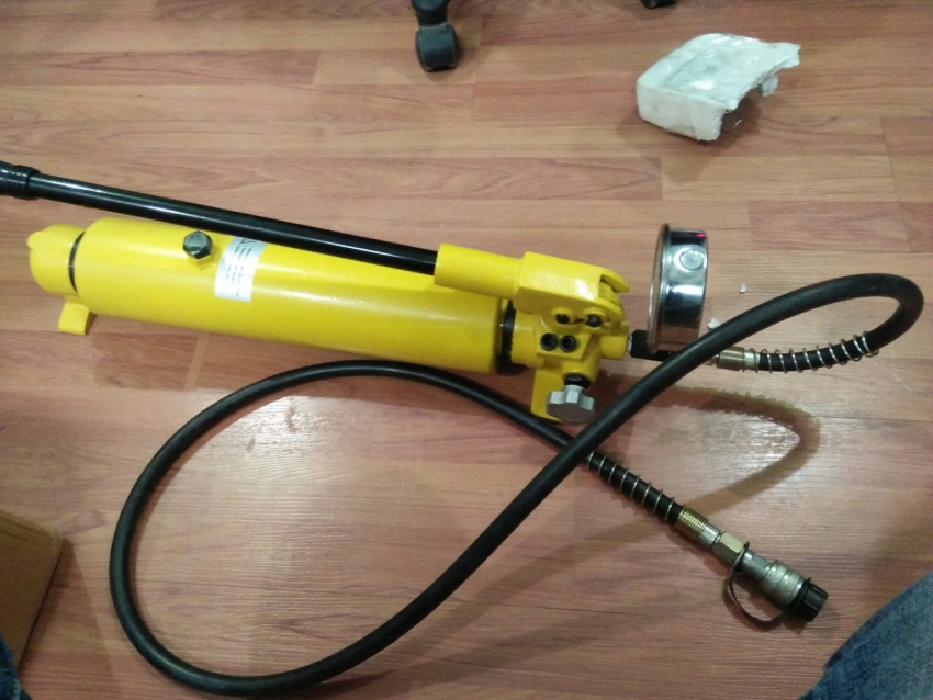 Bơm tay thủy lực 1 chiều 2.1 lít TAC CP-700-2A 0