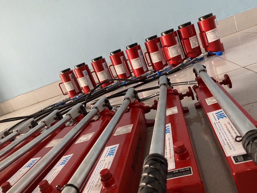 Bơm tay thủy lực 10 lít TONNERS DP-3B 0