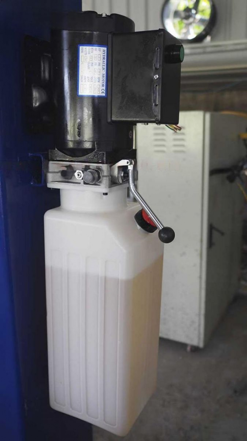 Cầu nâng 2 trụ giằng dưới KONIA K-4000A 4