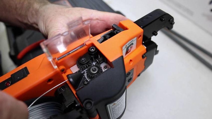 Máy buộc dây thép 2