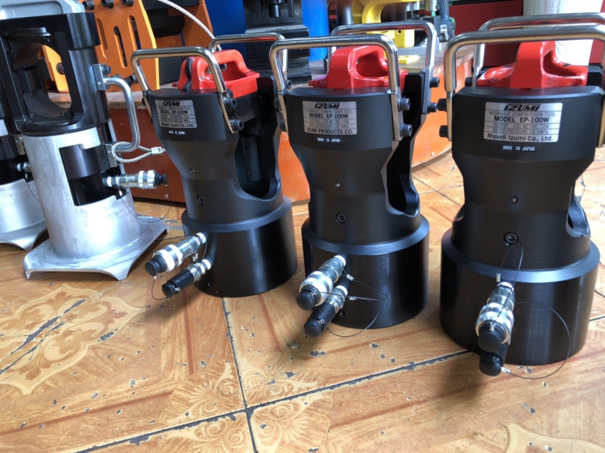 Đầu bấm cos thủy lực 2 chiều TAC CO-200S kèm 1 cặp khuôn 1