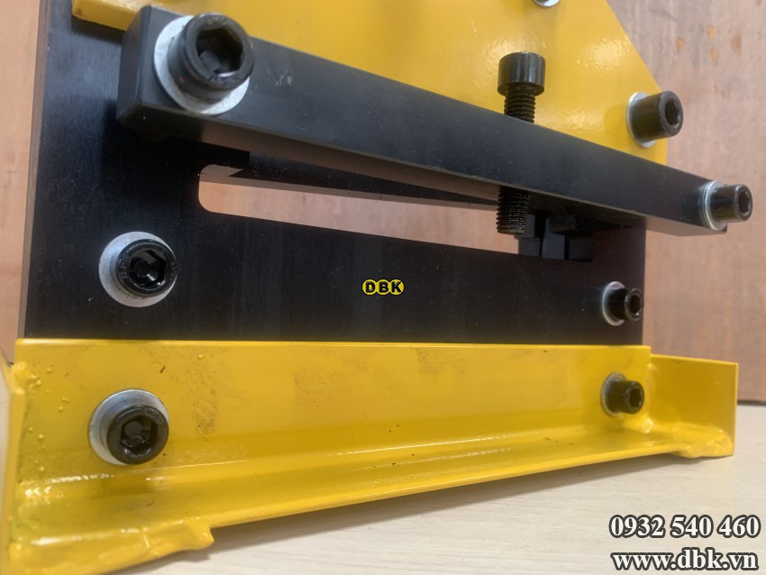 Đầu cắt thanh đồng thủy lực TAT CWC-150 2