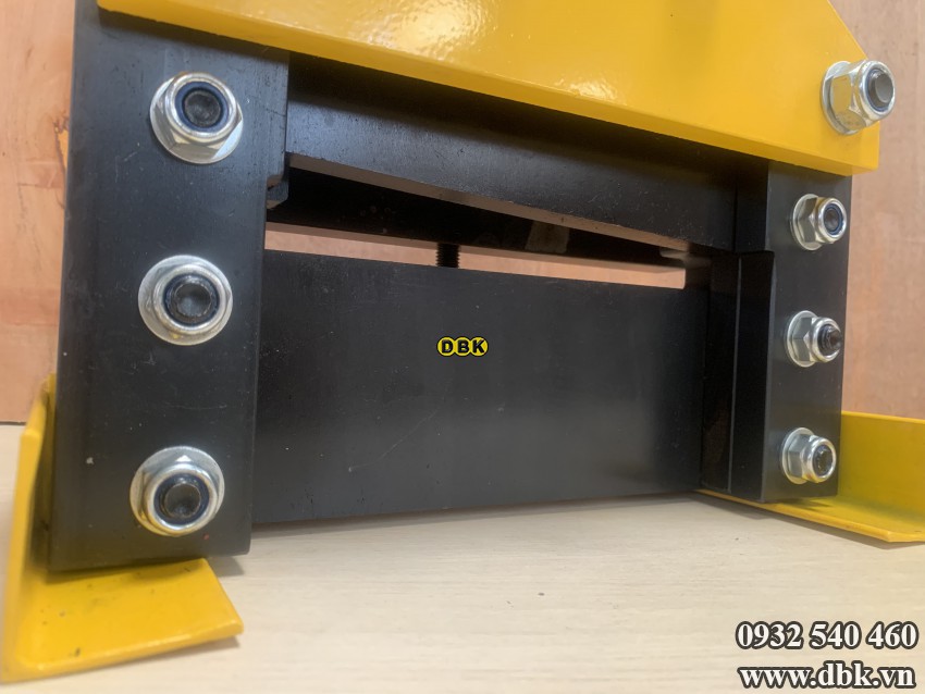 Đầu cắt thanh đồng thủy lực TAT CWC-150 3