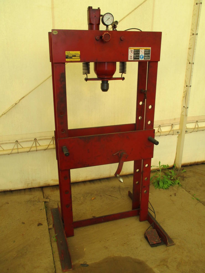 Đội ép thủy lực 35 tấn Masada AHP-35 2