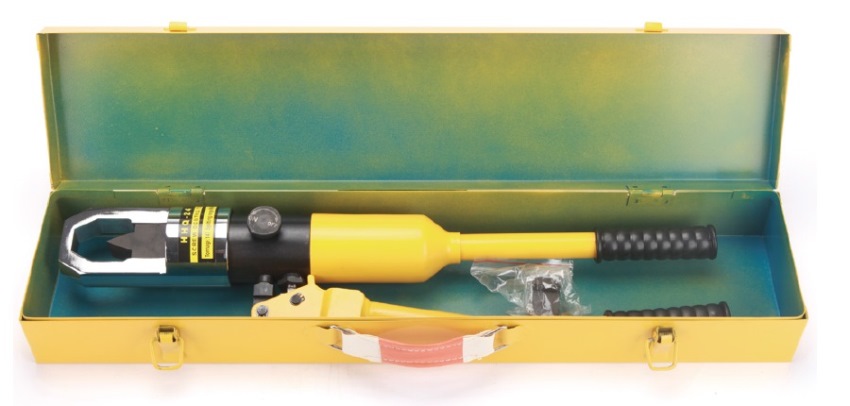 Kìm cắt đai ốc thủy lực TLP được đựng trong hộp chuyên dụng