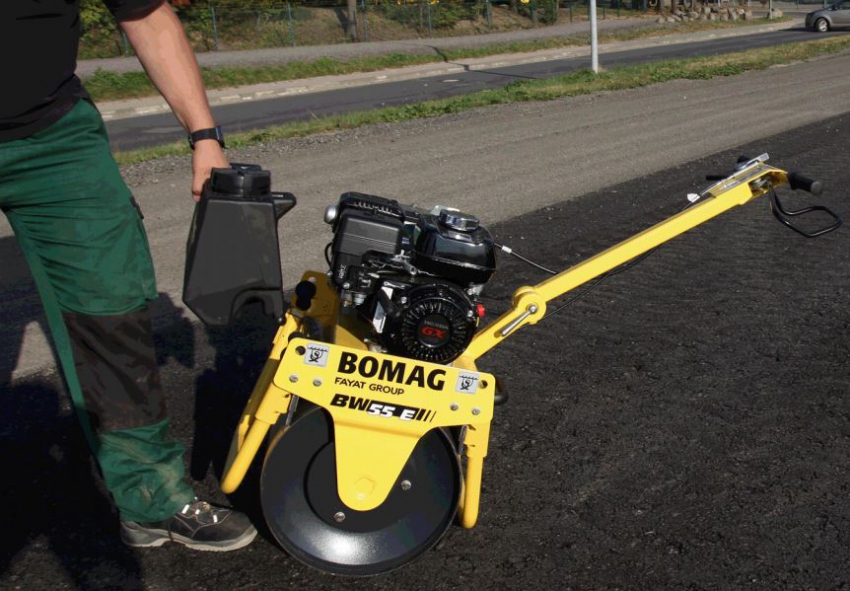 Lu dắt tay Bomag BW55E 4