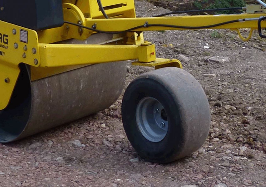 Lu dắt tay Bomag BW71E-2 2