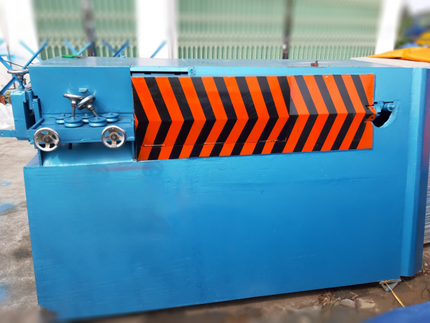 Máy bẻ đai đứng tự động từ cuộn DBK Phi 6-8-10 0