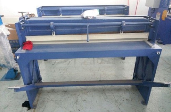 Máy cắt tôn đạp chân 2000mm DBK CT-2000 2