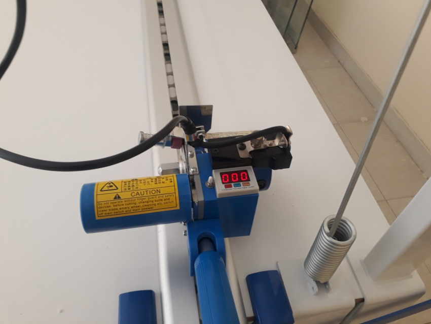 Máy cắt đầu bàn điện tử SIMARU SMR 1