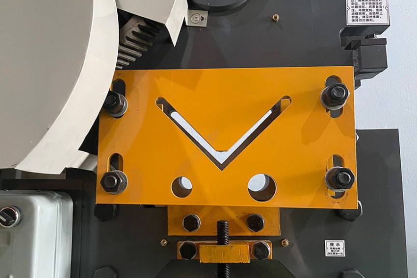 Máy cắt đột liên hợp QA32-12B 2