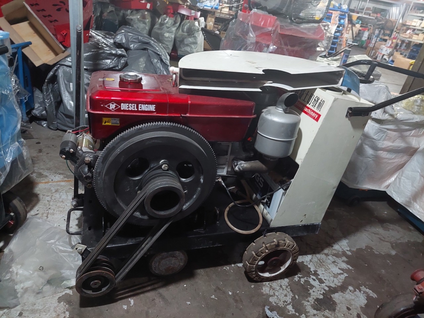 Máy cắt đường bê tông 250mm QG700 (diesel) 0