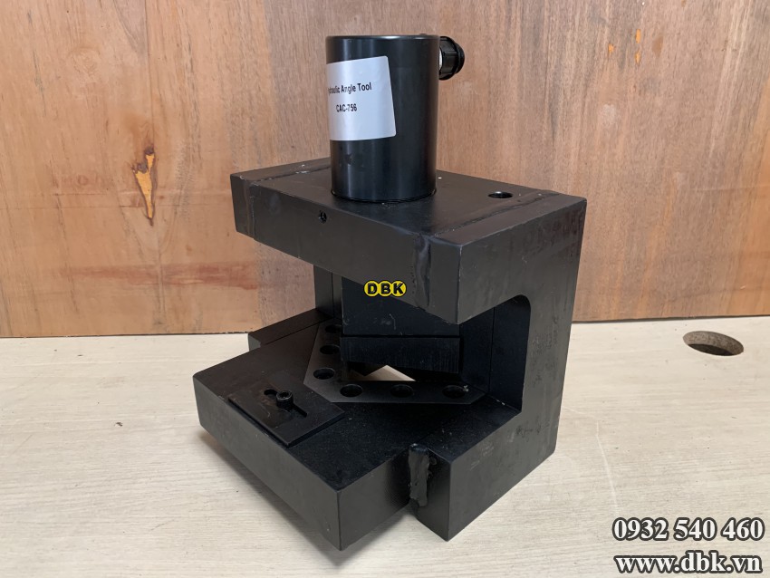 Máy cắt góc thép V thủy lực DBK CAC-756 0