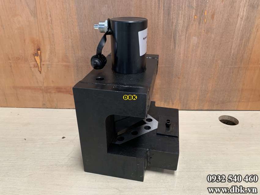 Máy cắt góc thép V thủy lực DBK CAC-756 1