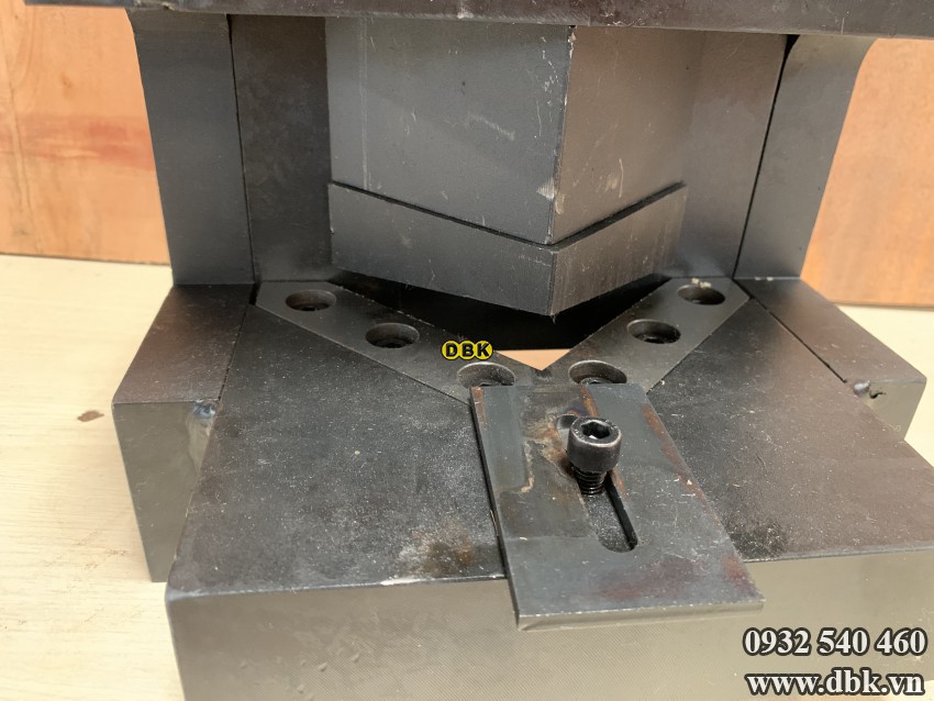 Máy cắt góc thép V thủy lực DBK CAC-756 5